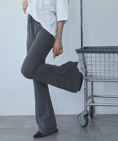 Ampirula(アンピルーラ)の「ウエストゴム フレアパンツ ストレッチ リラックス(その他パンツ・レディース・ブラック/チャコールグレー・FREE)」の11枚目の写真