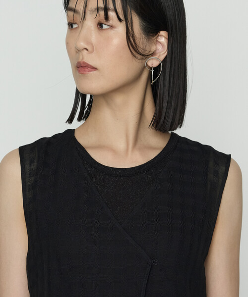 Gabardine K.T（ギャバジンケーティー）の「チェック柄カラミ ジレ（ベスト・レディース・ブラック/ダークブラウン・9号）」の8枚目の写真