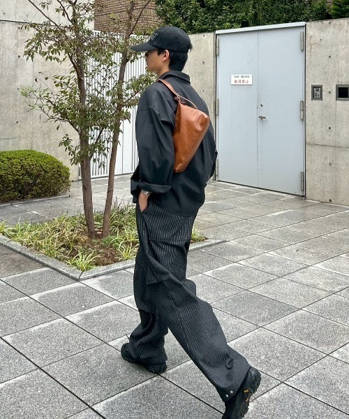 Chikashitsu +（チカシツプラス）の「【Chikashitsu +】cropped basic shirt / 【チカシツプラス】クロップドベーシック長袖シャツ <着用動画あり>（シャツ/ブラウス・メンズ・ホワイト/ブラック/スカイブルー/グレー・ONE SIZE）」の15枚目の写真