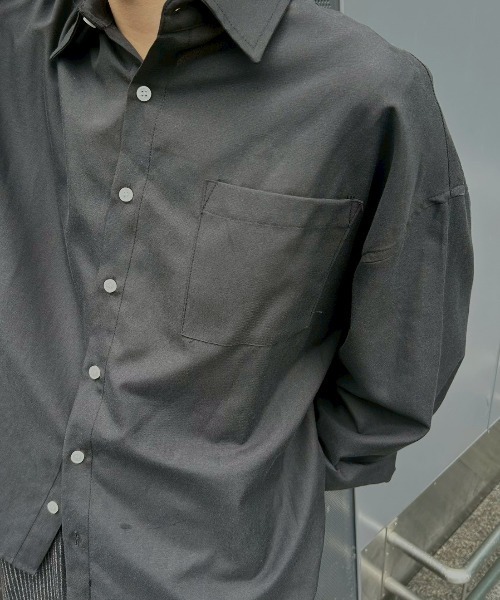 Chikashitsu +（チカシツプラス）の「【Chikashitsu +】cropped basic shirt / 【チカシツプラス】クロップドベーシック長袖シャツ <着用動画あり>（シャツ/ブラウス・メンズ・ホワイト/ブラック/スカイブルー/グレー・ONE SIZE）」の22枚目の写真