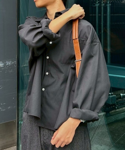Chikashitsu +（チカシツプラス）の「【Chikashitsu +】cropped basic shirt / 【チカシツプラス】クロップドベーシック長袖シャツ <着用動画あり>（シャツ/ブラウス・メンズ・ホワイト/ブラック/スカイブルー/グレー・ONE SIZE）」の16枚目の写真