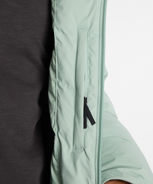 NEW BALANCE（ニューバランス）の「NB GREY ダウンショートジャケット（ダウンジャケット/コート・メンズ・ブラック/グレイッシュベージュ/セージグリーン・SMALL/MEDIUM/LARGE/X-LARGE/XX-LARGE）」の17枚目の写真