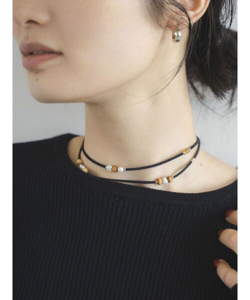 Ungrid（アングリッド）の「ウッドコンビフェイクレザーネックレス（ネックレス・レディース・ブラック/ブラウン・FREE）」の4枚目の写真