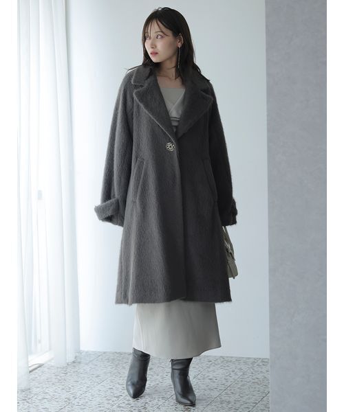 SNIDEL（スナイデル）の「ブローチ付きシャギーロングコート（チェスターコート・レディース・ライトベージュ/ライトブルー/チャコールグレー・0/1）」の9枚目の写真