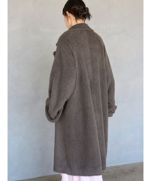 SNIDEL（スナイデル）の「ブローチ付きシャギーロングコート（チェスターコート・レディース・ライトベージュ/ライトブルー/チャコールグレー・0/1）」の11枚目の写真