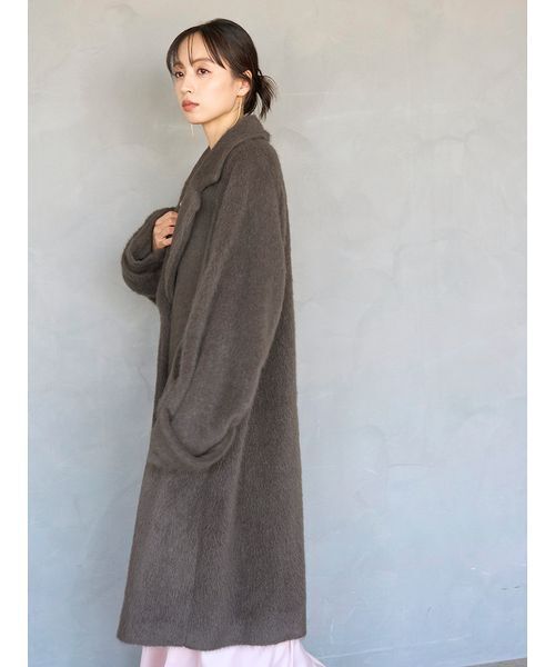 SNIDEL（スナイデル）の「ブローチ付きシャギーロングコート（チェスターコート・レディース・ライトベージュ/ライトブルー/チャコールグレー・0/1）」の12枚目の写真