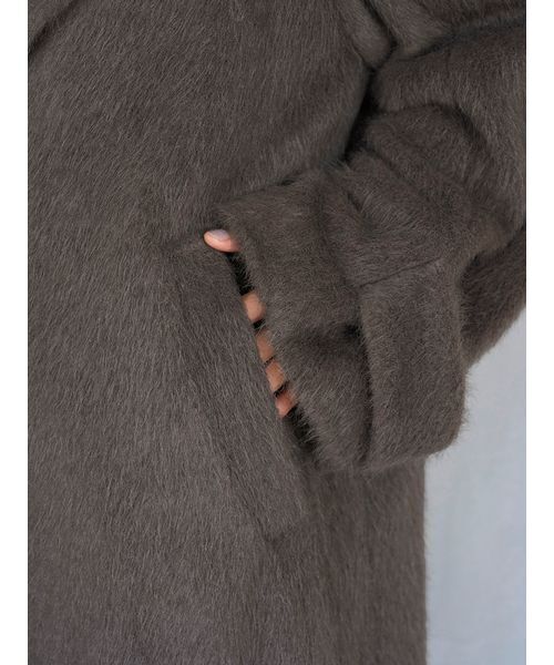 SNIDEL（スナイデル）の「ブローチ付きシャギーロングコート（チェスターコート・レディース・ライトベージュ/ライトブルー/チャコールグレー・0/1）」の15枚目の写真