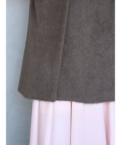 SNIDEL（スナイデル）の「ブローチ付きシャギーロングコート（チェスターコート・レディース・ライトベージュ/ライトブルー/チャコールグレー・0/1）」の16枚目の写真