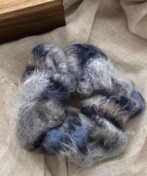 TONE SELECT GOODS（トーンセレクトグッズ）の「【urge select】ふわふわ チェック柄 シュシュ（シュシュ・レディース・ベージュ系/ネイビー系・FREE）」の2枚目の写真