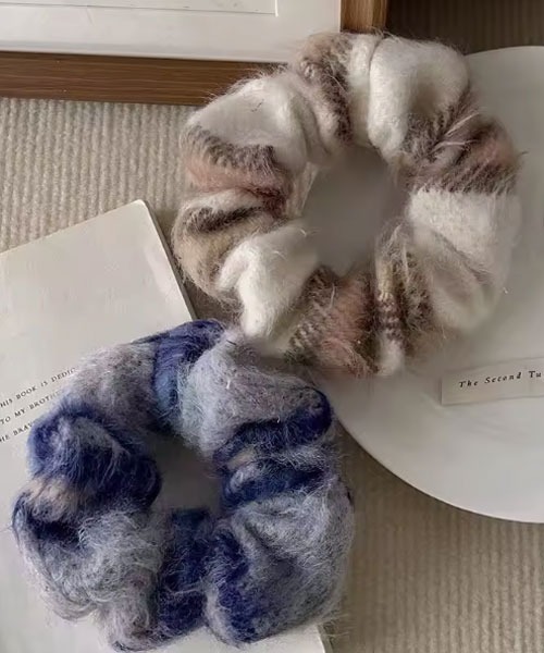 TONE SELECT GOODS（トーンセレクトグッズ）の「【urge select】ふわふわ チェック柄 シュシュ（シュシュ・レディース・ベージュ系/ネイビー系・FREE）」の3枚目の写真