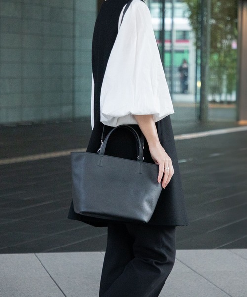 GUIONNET(ギオネ)の「【2WAY】 撥水レザー ミニトートバッグ ショルダーストラップ付 ギオネ(トートバッグ・レディース・ブラック・FREE)」の8枚目の写真