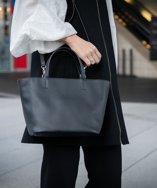 GUIONNET(ギオネ)の「【2WAY】 撥水レザー ミニトートバッグ ショルダーストラップ付 ギオネ(トートバッグ・レディース・ブラック・FREE)」の9枚目の写真