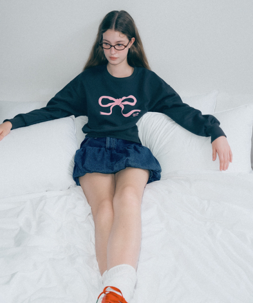 RONRON(ロンロン)の「EMBO HEART RIBBON CROP SWEATSHIRTS CHARCOAL PINK(スウェット・レディース・その他・FREE)」の2枚目の写真