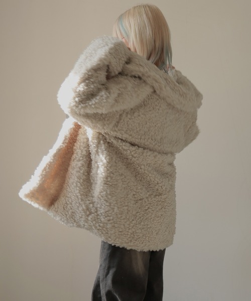 Ulysses（ユリシス）の「襟付きテディーボアファーコート（その他アウター・レディース・ベージュ/モカ・F）」の3枚目の写真