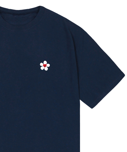 GRAVER（グレーバー）の「[ユニセックス]スモールフラワーハート半袖Tシャツ_ネイビー（Tシャツ/カットソー・レディース・ネイビー・SMALL/MEDIUM/LARGE）」の3枚目の写真