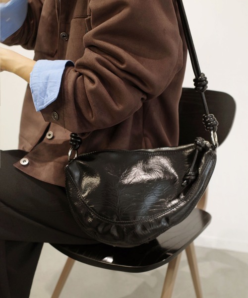 ハーフムーンバッグ(chihiro select) モノトーン ブラック シンプル