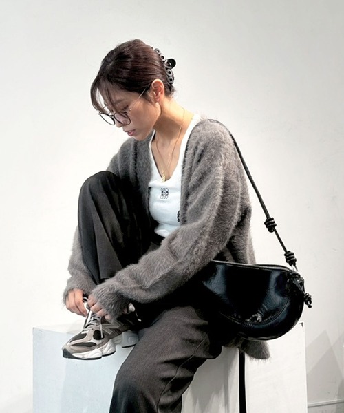 ハーフムーンバッグ(chihiro select) モノトーン ブラック シンプル