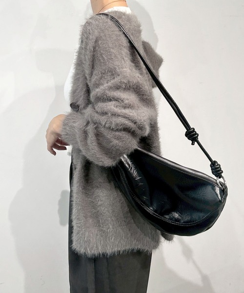 ハーフムーンバッグ(chihiro select) モノトーン ブラック シンプル