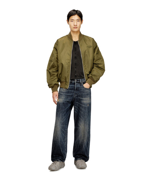 DIESEL(ディーゼル)の「メンズ リラックスフィットデニムパンツ 2001 D-MACRO L.30(デニムパンツ・メンズ・インディゴブルー・26inch/36inch/34inch/30inch/32inch/28inch)」の4枚目の写真