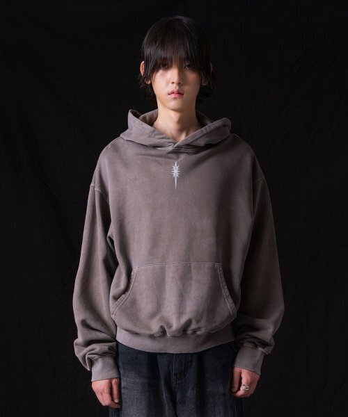 IUGAMAKARAS(イウガマカラス)の「Pigment Dyed Hoodie (Brown)(パーカー・レディース・その他・1/2/3)」の8枚目の写真