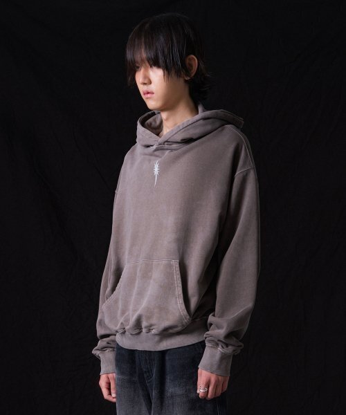 IUGAMAKARAS(イウガマカラス)の「Pigment Dyed Hoodie (Brown)(パーカー・レディース・その他・1/2/3)」の9枚目の写真