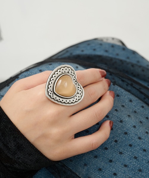 OtroAccesorio(オトロアクセソリオ)の「【OtroAccesorio】heart concho ring(リング・レディース・ミント/ベージュ/ホワイト/ブラック・FREE)」の4枚目の写真
