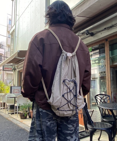 link lot(リンクロット)の「【A4サイズ対応】【男女兼用】シンプルナイロンドローコードナップサック(バックパック/リュック・メンズ・カーキ/ブラック/グレー/ベージュ・F)」の2枚目の写真