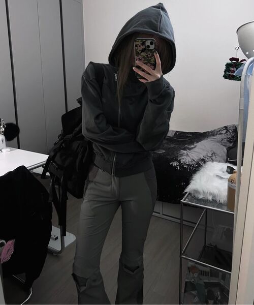 FLAREUP（フレアアップ）の「Asymmetrical Zip Hoodie (FL-199_Black)（パーカー・レディース・ブラック・OS）」の13枚目の写真