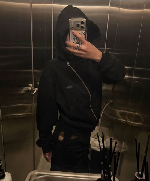 FLAREUP（フレアアップ）の「Asymmetrical Zip Hoodie (FL-199_Black)（パーカー・レディース・ブラック・OS）」の14枚目の写真