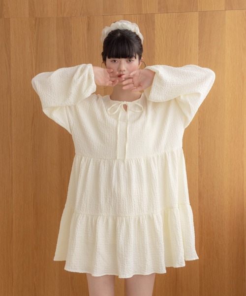 REMOON(リムーン)の「ティアードチュニックワンピース(ワンピース・レディース・オフホワイト/ブラック/ライトグリーン・FREE)」の17枚目の写真