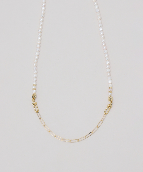 Spick & Span（スピックアンドスパン）の「EO / イオ Pearl & PC ロングネックレス（ネックレス・レディース・ゴールド・FREE）」の3枚目の写真
