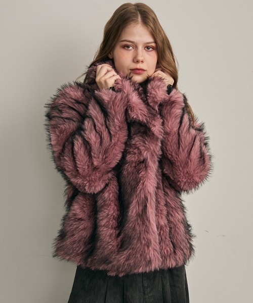 Clum(クルム)の「ワイドショールカラーエコファーブルゾン(その他アウター・レディース・パープル系/ブラウン系・SMALL/MEDIUM)」の18枚目の写真
