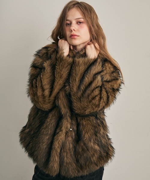 Clum(クルム)の「ワイドショールカラーエコファーブルゾン(その他アウター・レディース・パープル系/ブラウン系・SMALL/MEDIUM)」の3枚目の写真