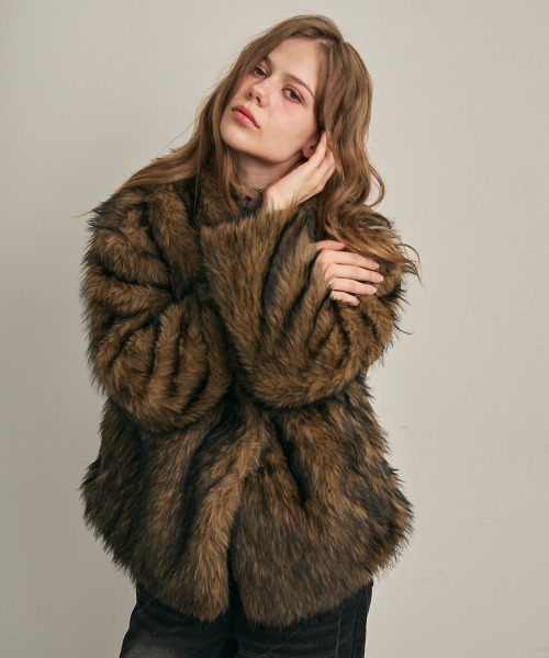 Clum(クルム)の「ワイドショールカラーエコファーブルゾン(その他アウター・レディース・パープル系/ブラウン系・SMALL/MEDIUM)」の4枚目の写真