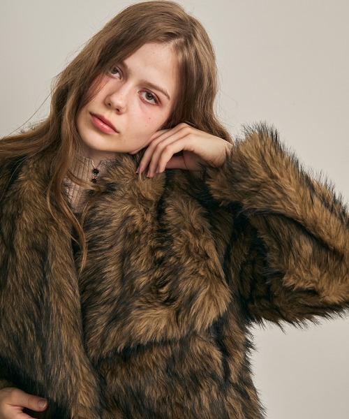 Clum(クルム)の「ワイドショールカラーエコファーブルゾン(その他アウター・レディース・パープル系/ブラウン系・SMALL/MEDIUM)」の8枚目の写真