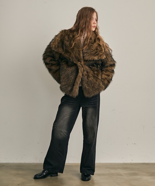 Clum(クルム)の「ワイドショールカラーエコファーブルゾン(その他アウター・レディース・パープル系/ブラウン系・SMALL/MEDIUM)」の11枚目の写真