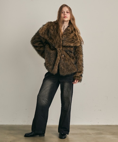 Clum(クルム)の「ワイドショールカラーエコファーブルゾン(その他アウター・レディース・パープル系/ブラウン系・SMALL/MEDIUM)」の12枚目の写真