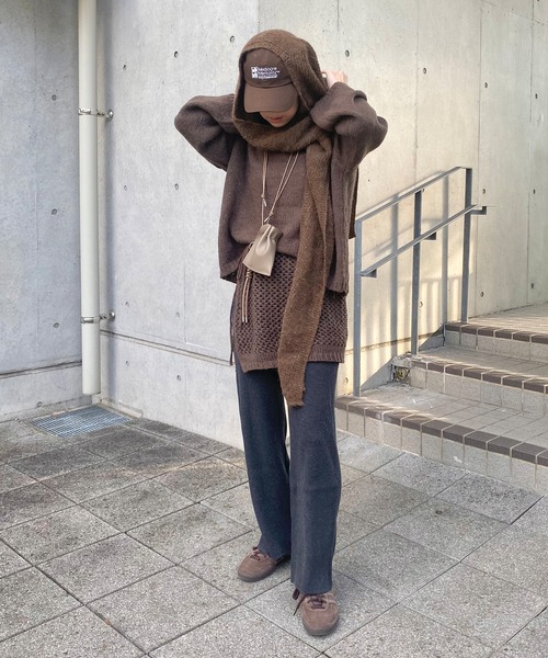 ISOOK（アイスー）の「フード付きマフラー(kiharu select) / フードマフラー ニットマフラー バラクラバ ネックウォーマー ダークブラウン グレー（マフラー・レディース・グレー/ダークブラウン・FREE）」の3枚目の写真