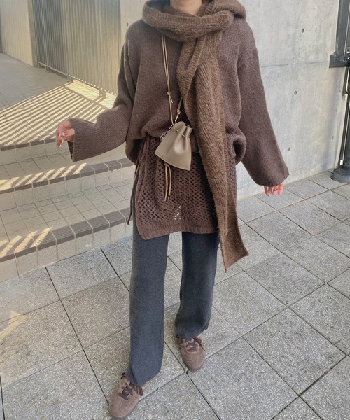 ISOOK（アイスー）の「フード付きマフラー(kiharu select) / フードマフラー ニットマフラー バラクラバ ネックウォーマー ダークブラウン グレー（マフラー・レディース・グレー/ダークブラウン・FREE）」の4枚目の写真