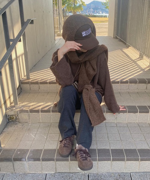 ISOOK（アイスー）の「フード付きマフラー(kiharu select) / フードマフラー ニットマフラー バラクラバ ネックウォーマー ダークブラウン グレー（マフラー・レディース・グレー/ダークブラウン・FREE）」の7枚目の写真