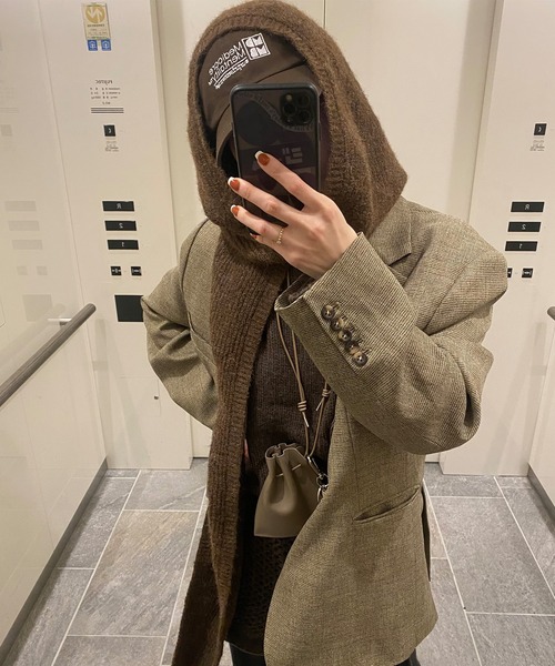 ISOOK（アイスー）の「フード付きマフラー(kiharu select) / フードマフラー ニットマフラー バラクラバ ネックウォーマー ダークブラウン グレー（マフラー・レディース・グレー/ダークブラウン・FREE）」の8枚目の写真