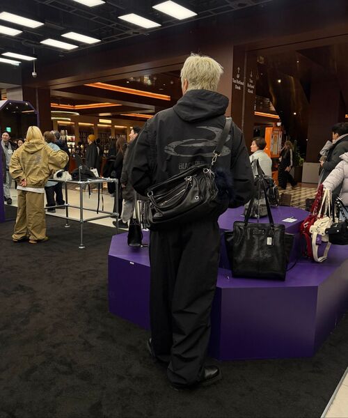 BLACKPURPLE(ブラックパープル)の「ベントルナイロンウィンドブレーカージャケット Vantor Nylon Windbreaker Jacket_Black(ナイロンジャケット・レディース・ブラック・FREE)」の17枚目の写真