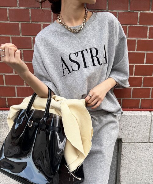 DouDou（ドゥドゥ）の「【セットアップ可能】バックワンポイントロゴ刺繍プルオーバー（Tシャツ/カットソー・レディース・ネイビー/グレイッシュベージュ/グレー・FREE）」の2枚目の写真