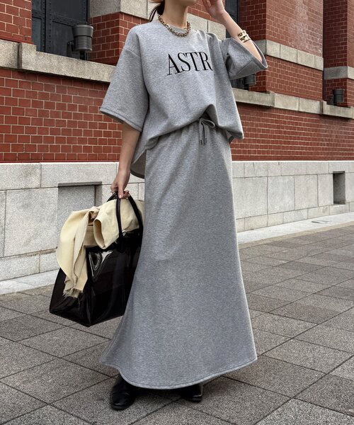 DouDou（ドゥドゥ）の「【セットアップ可能】バックワンポイントロゴ刺繍プルオーバー（Tシャツ/カットソー・レディース・ネイビー/グレイッシュベージュ/グレー・FREE）」の18枚目の写真