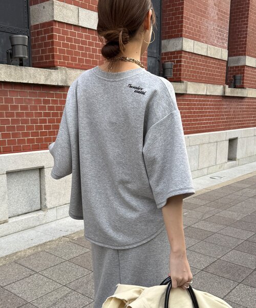 DouDou（ドゥドゥ）の「【セットアップ可能】バックワンポイントロゴ刺繍プルオーバー（Tシャツ/カットソー・レディース・ネイビー/グレイッシュベージュ/グレー・FREE）」の22枚目の写真