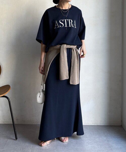 DouDou（ドゥドゥ）の「【セットアップ可能】バックワンポイントロゴ刺繍プルオーバー（Tシャツ/カットソー・レディース・ネイビー/グレイッシュベージュ/グレー・FREE）」の4枚目の写真