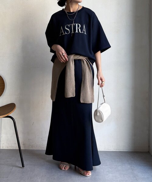 DouDou（ドゥドゥ）の「【セットアップ可能】バックワンポイントロゴ刺繍プルオーバー（Tシャツ/カットソー・レディース・ネイビー/グレイッシュベージュ/グレー・FREE）」の5枚目の写真