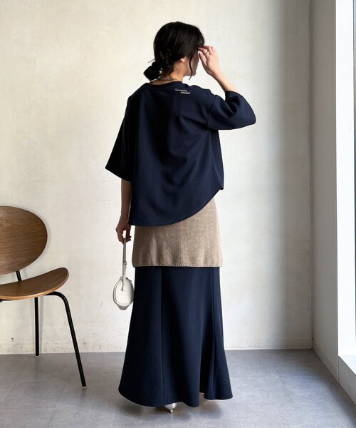 DouDou（ドゥドゥ）の「【セットアップ可能】バックワンポイントロゴ刺繍プルオーバー（Tシャツ/カットソー・レディース・ネイビー/グレイッシュベージュ/グレー・FREE）」の8枚目の写真