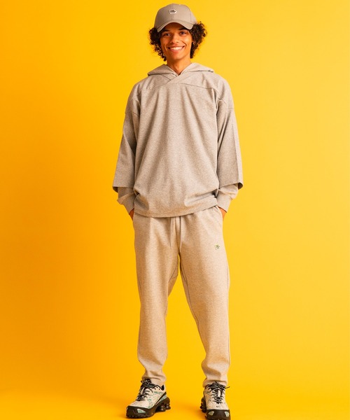 The DUFFER of ST.GEORGE（ザダファーオブセントジョージ）の「〔BLACK LABEL〕MINI PILE EASY PANTS：セットアップ対応 ミニパイル イージーパンツ（スウェットパンツ・メンズ・グレー・SMALL/MEDIUM/LARGE/X-LARGE）」の5枚目の写真
