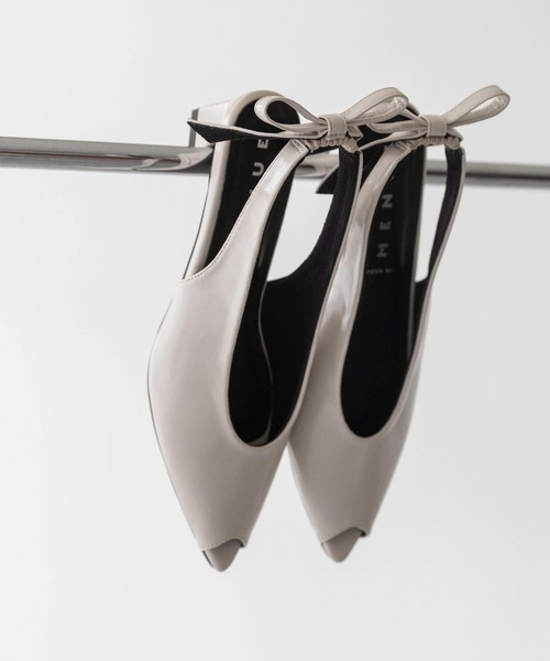 menue(メヌエ)の「オープントゥ バックリボン パンプス(パンプス・レディース・アイボリー/ブラック/シルバー・21.5cm/26.0cm/25.0cm/25.5cm/23.5cm/23.0cm/24.0cm/24.5cm/22.0cm/22.5cm)」の1枚目の写真